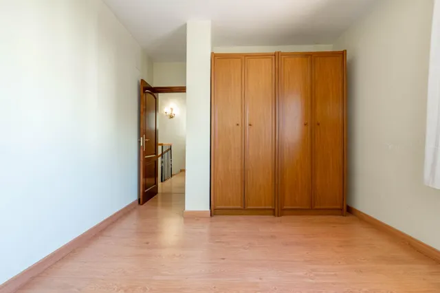 ¡¡ Impresionante chalet dividido en dos viviendas con piscina y zona ajardinadas !! — 23