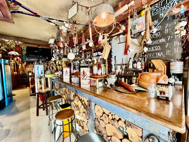 Bar Restaurante con 128m2 distribuidos en planta comercial de 98m2 más almacén de 30m2, ofreciendo una distribución cómoda, funcional y muy eficiente para el desarrollo de la actividad h — 6