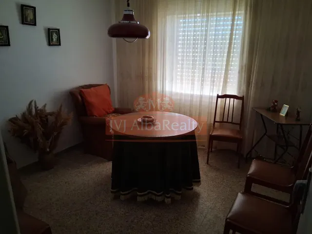 SE VENDE CASA CON PATIO EN LOS ANGUIJES. — 4