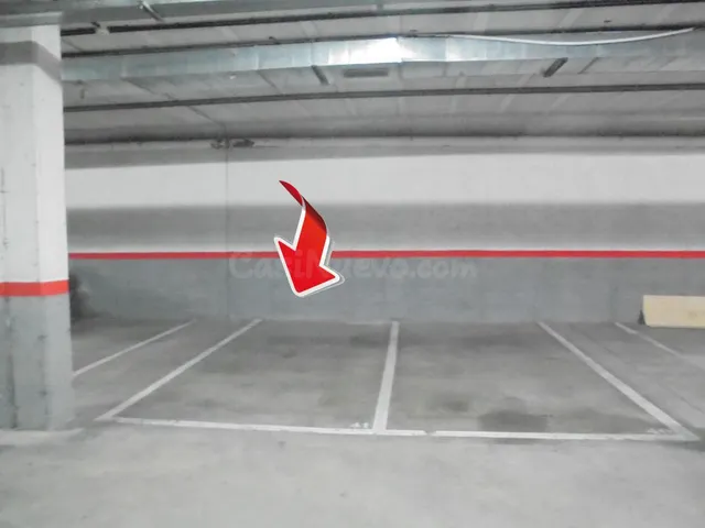 PLAZA DE GARAJE PARA COCHE GRANDE Y MOTO!!! - foto 3