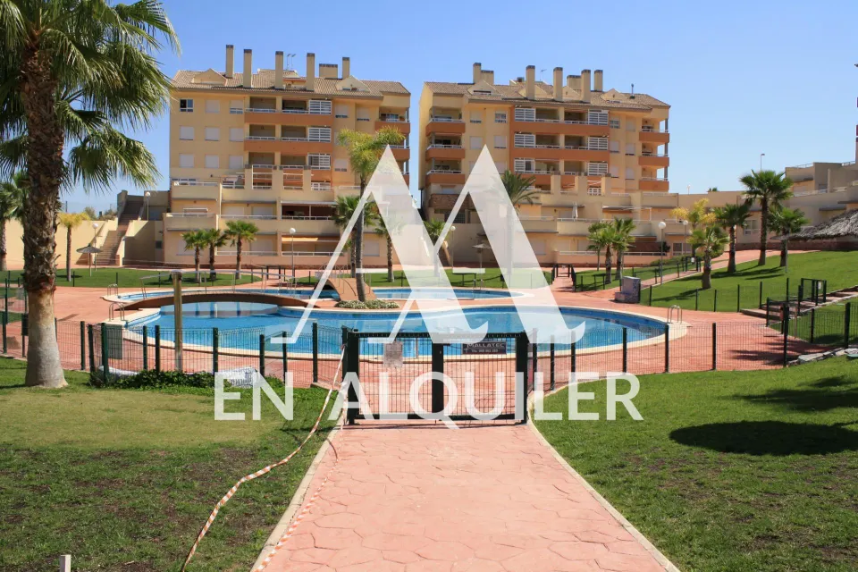 Se alquila apartamento en altorreal amueblado