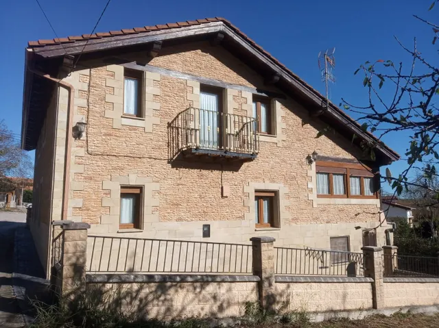 Céntrico !! Se Vende Chalet en Valle de Mena — 2