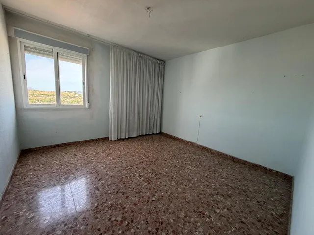 Amplia vivienda de 4 dormitorios en el centro de San Juan de Alicante — 11
