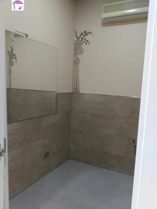 ***VALAZANCA  VENDE  EXCELENTE LOCAL*** — 9