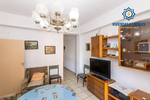 Piso para reformar junto a Plaza Einstein – 3 dormitorios y vistas despejadas — 7