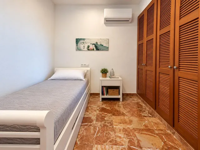 Espectacular ático de 4 habitaciones con amplia terraza, ascensor y garaje privado — 7