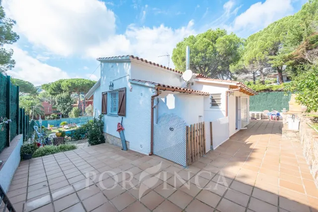 Chalet independiente de una planta con piscina privada en Mas Ambròs, Calonge — 14