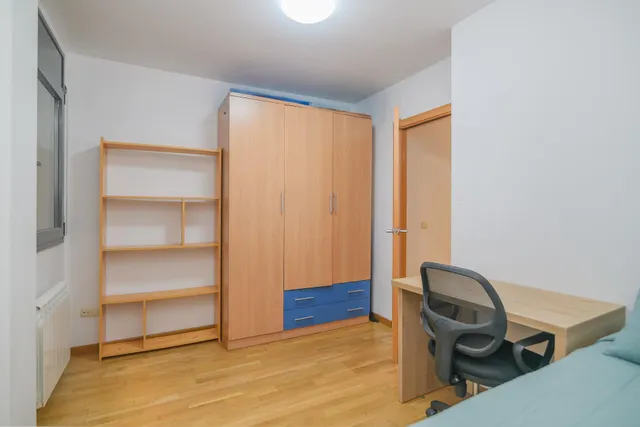 Impecable y céntrico en Manresa: 3 hab, suite y balcón — 30