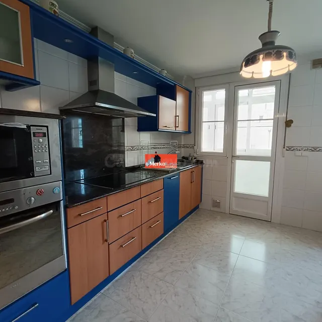 SE ALQUILA VIVIENDA DE CINCO DORMITORIOS EN AVD. DE MADRID!!