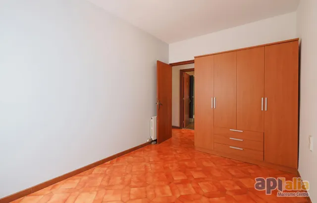 Gran piso en Breda: 4 dormitorios, muy luminoso y junto al centro — 14