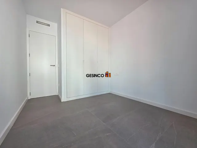 PISO EN TERCERA PLANTA SIN AMUEBLAR MUY CÉNTRICO — 9