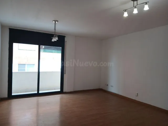 Amplio Piso con 3 habitaciones en Av. Catalunya - foto 3