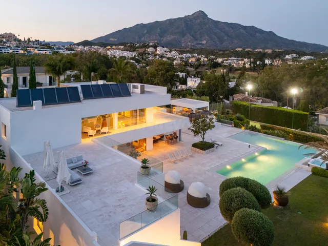 Chalet 7 habitaciones 676m² en venta - Marbella — 3