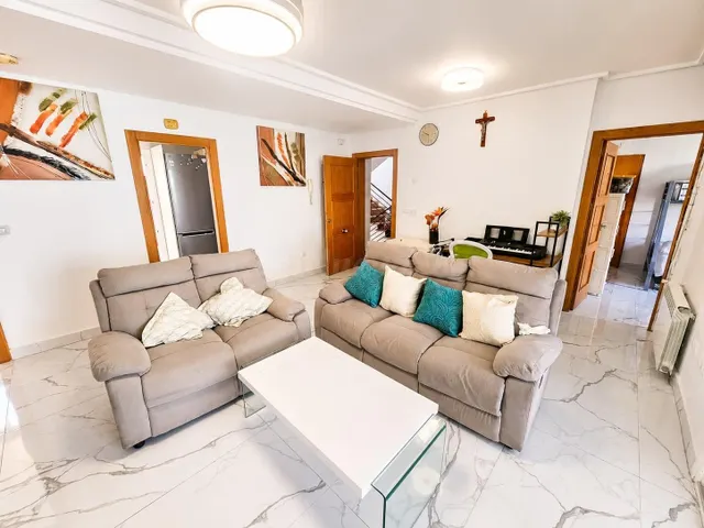 Amplio apartamento de 3 dormitorios con dos terrazas privada - foto 2
