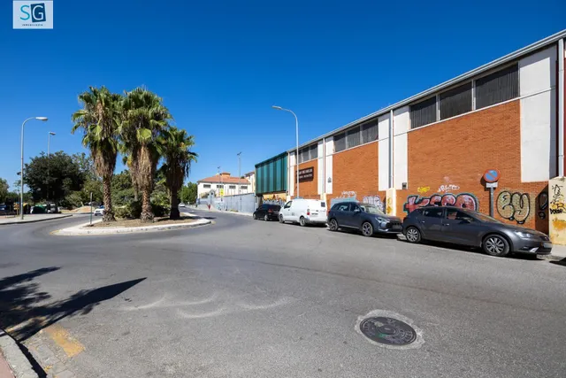 Piso Reformado en Zona Comercial y Universitaria de Granada - €330,000 — 28
