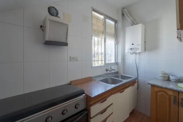 GRAN PARCELA CON VIVIENDA UNIFAMILIAR, 3 APARTAMENTOS, PISCINA Y VISTAS PANORÁMICAS EN PADUL (GRANADA) — 1.430 m2 DE TERRENO — 24