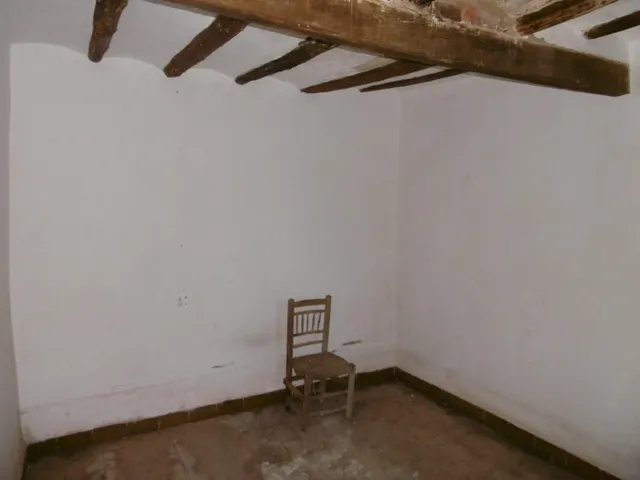 MASIA PARA REFORMAR  CON ALMACENES EN UNA FINCA DE 10 HECTÁREAS — 5