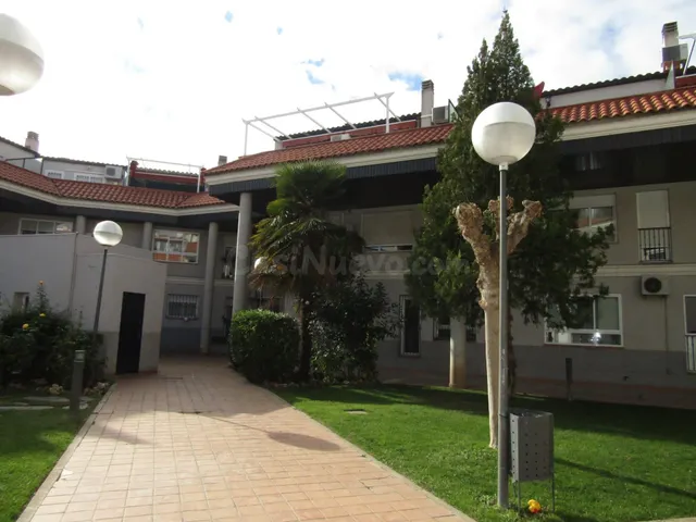 Piso en venta en Torres de la Alameda - foto 2