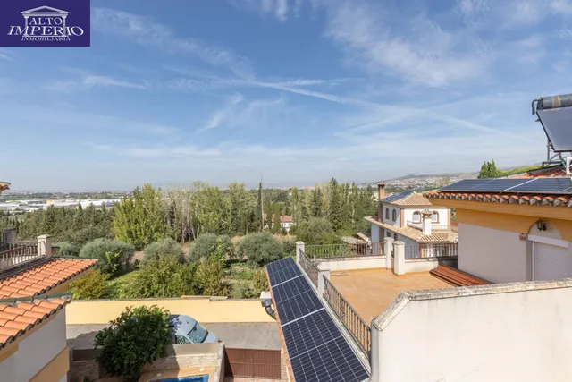 Adosada con 4 dormitorios, amplias terrazas y vistas a Granada y sierra nevada — 36