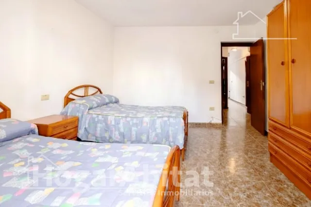 AMPLIA CASA CON TERRAZA Y 7 DORMITORIOS — 10