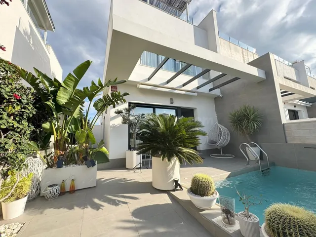 Chalet moderno con 3 dormitorios 110m2, año de construcción 