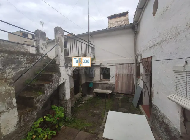 Casa amplia para reformar en Arroyo de la Luz - foto 4