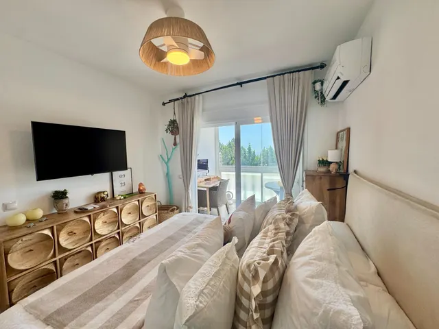 Venta de casa adosada con tres dormitorios en Benalmádena Costa, Málaga, Costa del Sol — 43
