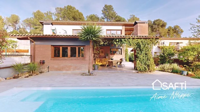 CHALET ATEMPORAL - FUSIÓN MODERNO-RUSTICO