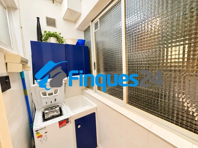 Amplio piso de 4 habitaciones en el centro de Manresa — 17