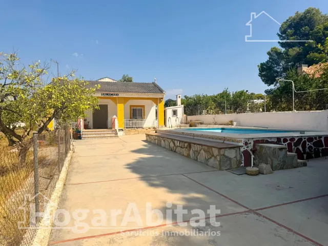 CHALET CON PISCINA, GARAJE Y TERRAZA - foto 2