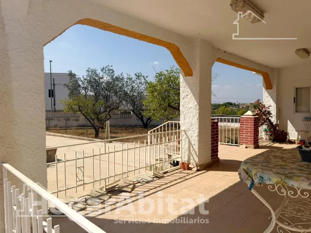 CHALET CON PISCINA, GARAJE Y TERRAZA — 49