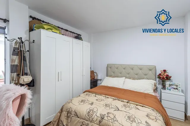 Local adaptado a vivienda en el Zaidin. — 9