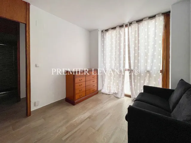 Vivienda en Centro, 4 hab y 2 baños, reformada, con ascensor. — 17