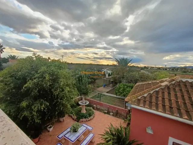 Chalet con piscina en Jubalcoi, Elche — 6