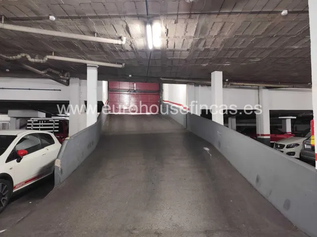 Plaza para furgoneta en la Calle Gavá en la Bordeta!! — 10