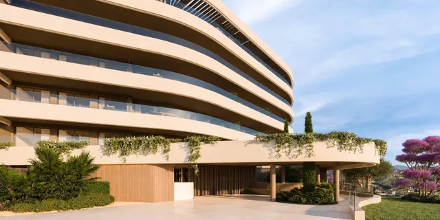 Apartamento de 2 dormitorios en Estepona con dos terrazas, jardines privados y garaje — 15