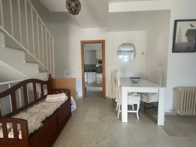 Amplia habitación  en Granada, Ideal para Estudiantes — 5