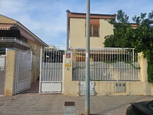 Atractivo Adosado en Los Alcázares - Ideal para Disfrutar de - foto 3