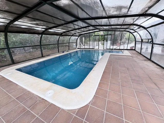 Chalet exclusivo con piscina cubierta de cristal y más de 300 m2 en urbanización Los Teatinos — 16