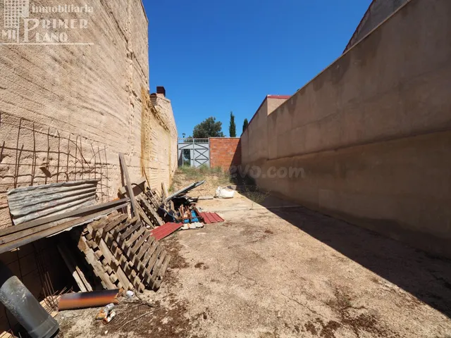 Solar con excavación hecha en barrio Europa junto a c/Brusel - foto 5