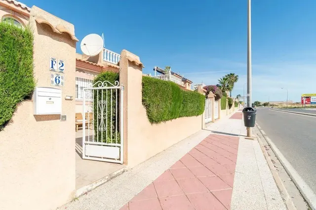 Encantadora casa adosada de 3 dormitorios con amplio jardín  - foto 3