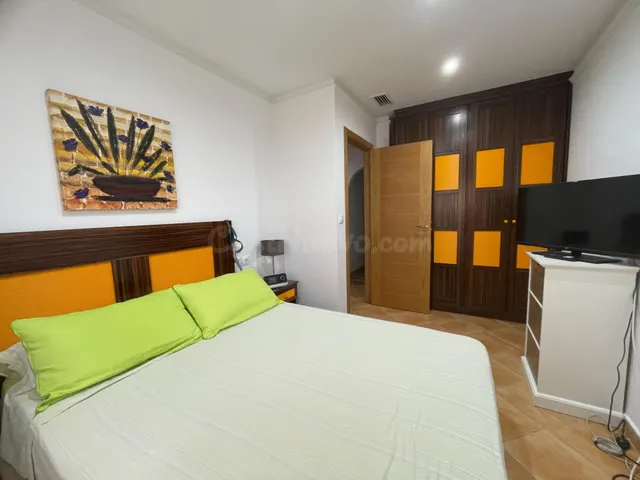 Apartamento reformado de 2 dormitorios con piscina comunitaria — 9