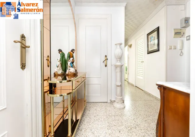 ¡Oportunidad única! Ático de 4 dormitorios y 2 baños con gran terraza frente al Colegio Agustinos (Arabial) — 7