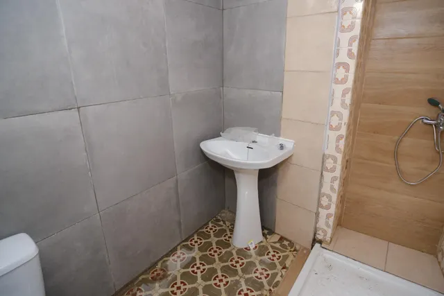 Piso en planta baja con patio en alquiler en casas ibañez — 16