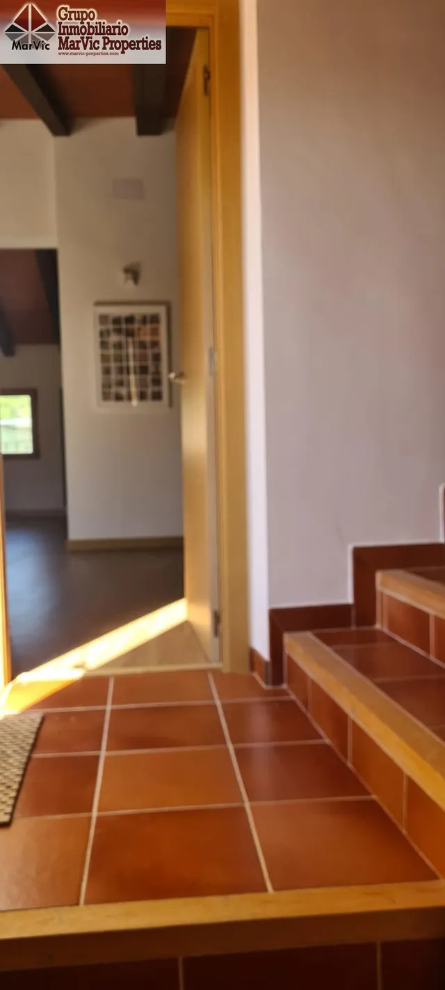 Amplia Casa Reformada en Sella con Piscina y Chimenea — 35