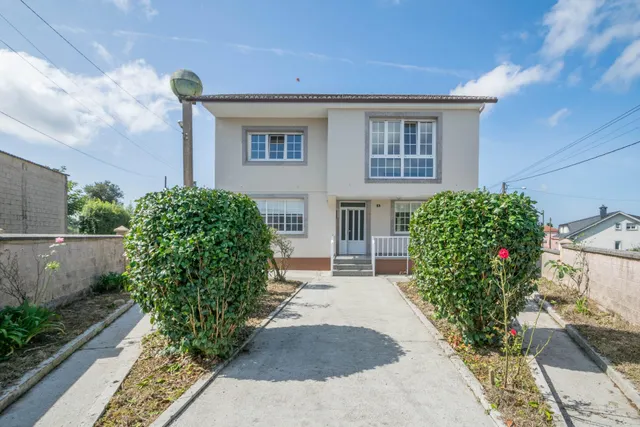 Amplia Casa + otra vivienda + anexo en Venta en Ardemil, Ordes — 11