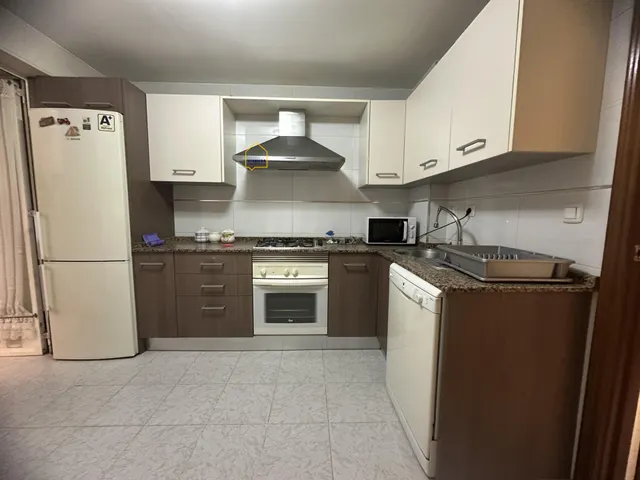 Piso de 4 dormitorios, patio y garaje a la venta en Cervantes — 7
