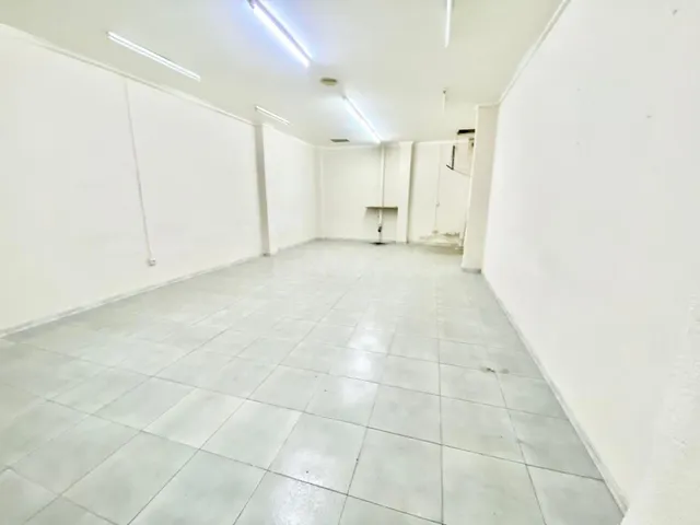 Local comercial de grandes dimensiones en el centro de Lorca - foto 4