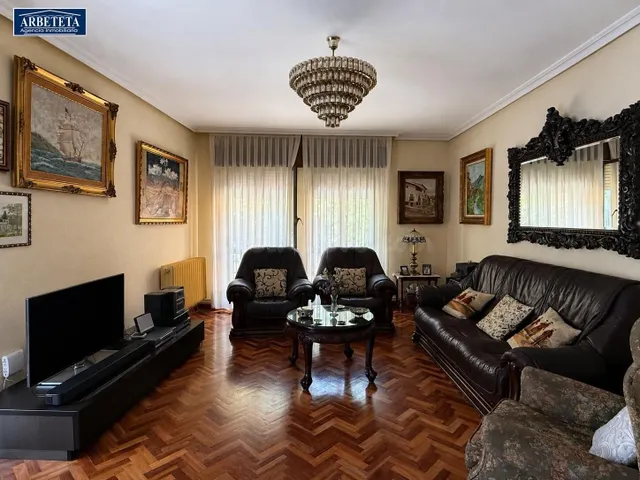 INMOBILIARIA ARBETETA VENDE PISO DE CUATRO HABIATACIONES EN  - foto 2