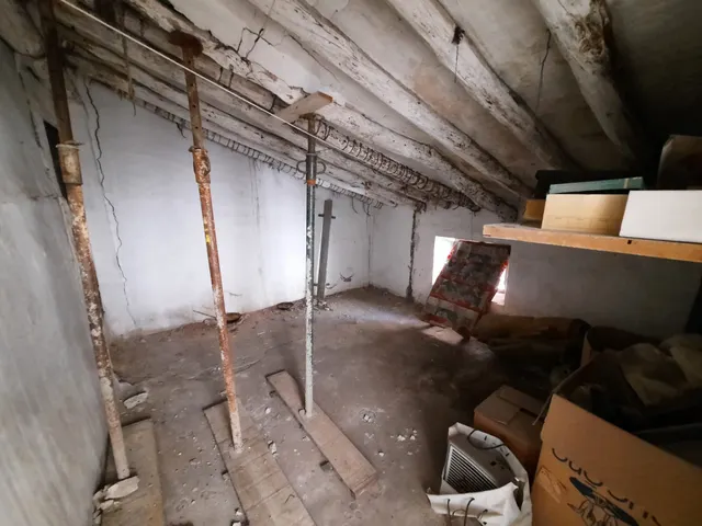 CASA CON PLANTA BAJA, PRIMERA ALTURA Y CAMARAS — 23